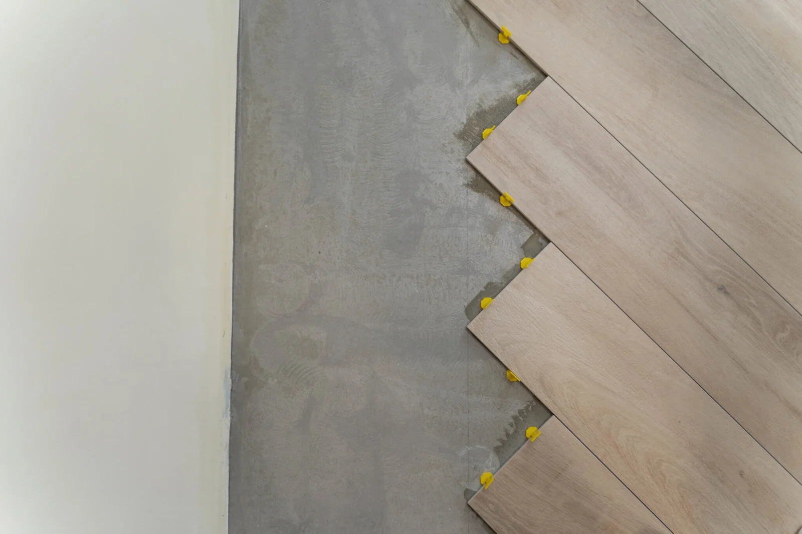 Pose de lames sur ragréage